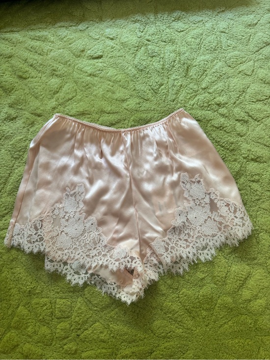 Doen Other - Doen Iona Silk Lace Shorts in Peach